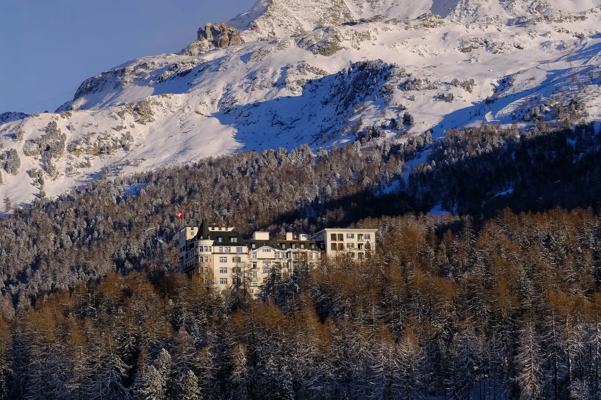 Luxusní horský casino hotel Kopperpeakstudio